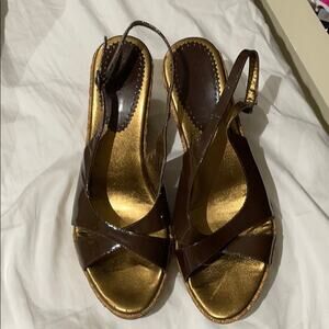 Via Condotti 8 brown patent sling back wedge guc